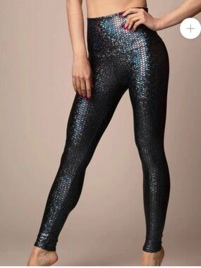 Emily Hsu Designs Black Iridescent Scale-Pattern Leggings